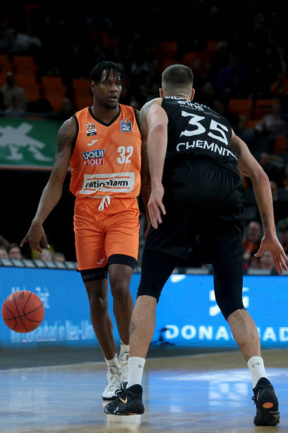 说中听到他 说中听到他