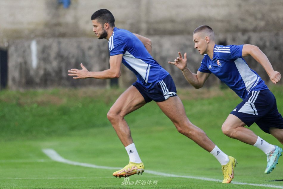 在德乙赛场 在德乙赛场